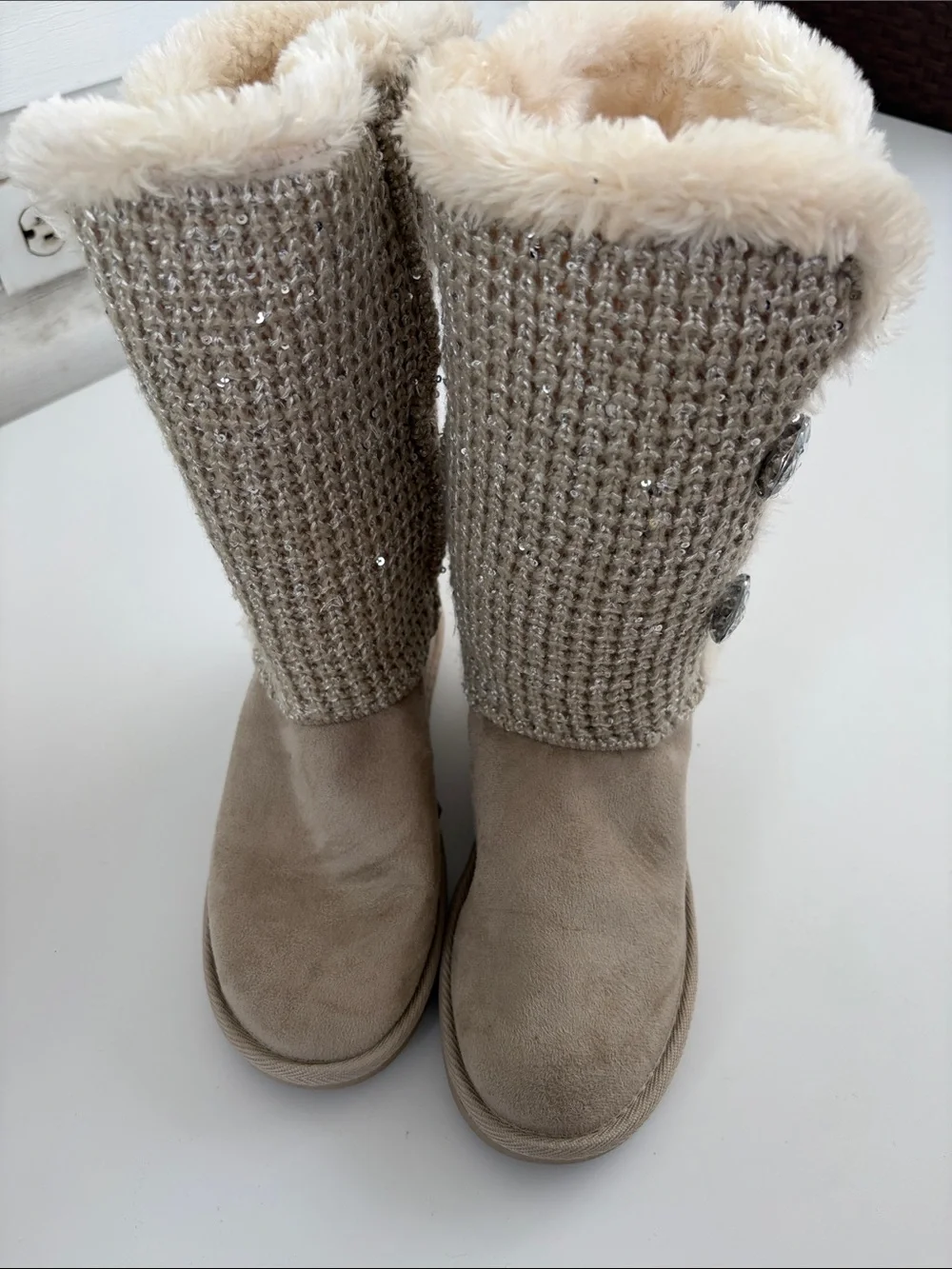 Women’s Taupe Knit Sequin Faux Fur Winter Boots Size 7
